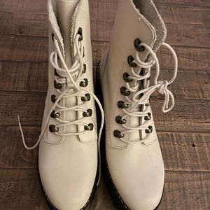 Dr Marten Leona Boots,Brand New,No box